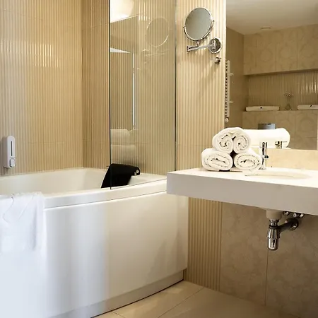 兰伯特spa疗养酒店 4* 尤斯托尼莫斯基