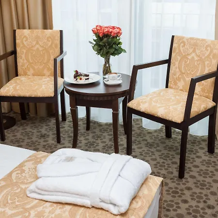 兰伯特spa疗养酒店 4* 尤斯托尼莫斯基