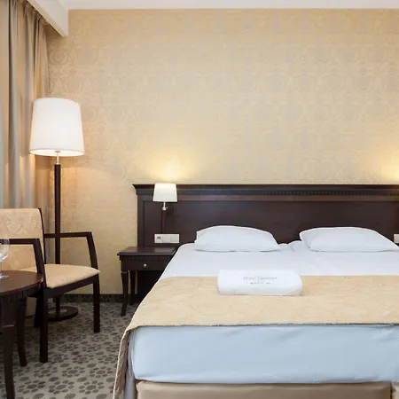 兰伯特spa疗养酒店 4* 尤斯托尼莫斯基